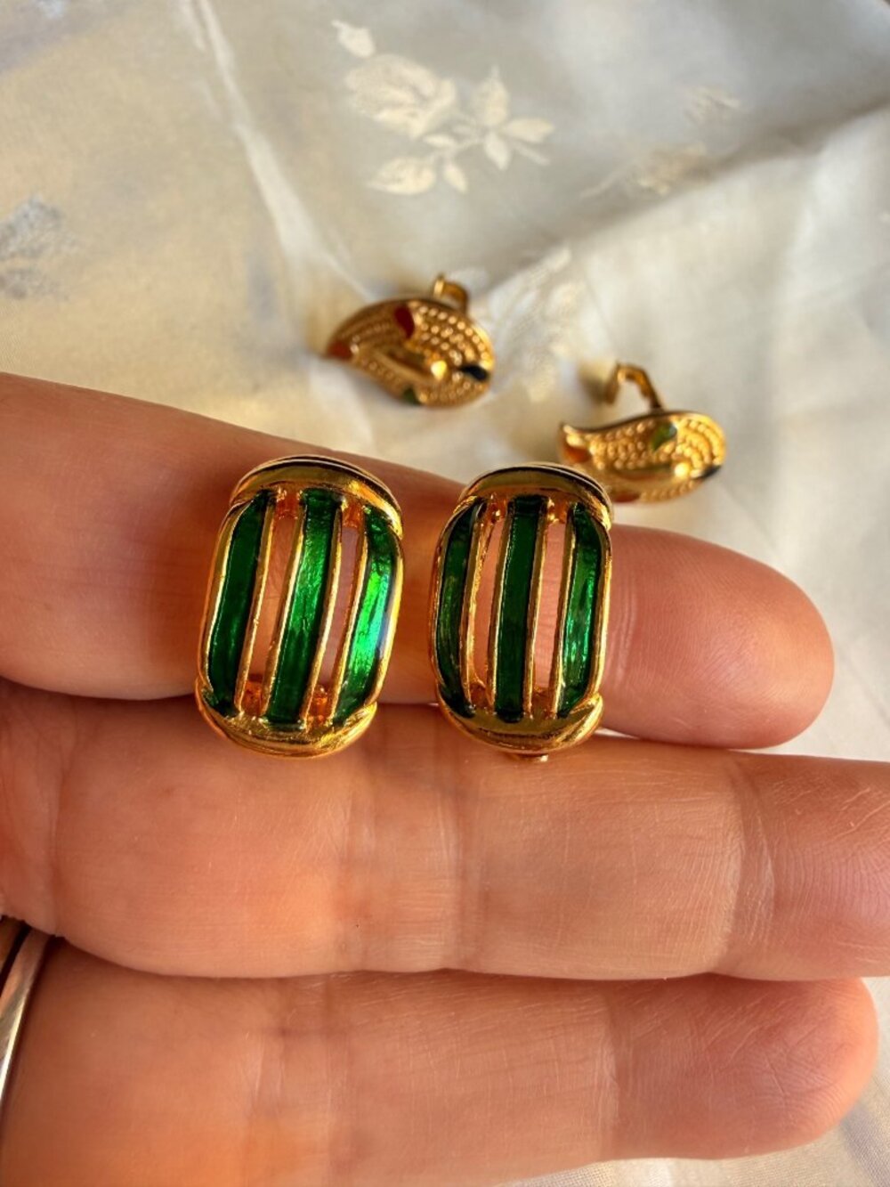 2 Pairs - Vintage GoldTone Clip-On Earrings - Paisly Multi-color & Green Striped - Picture 3 of 8